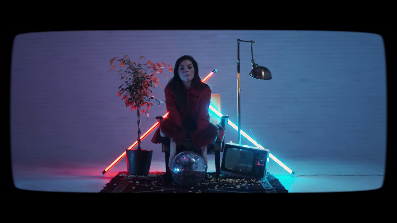 Elise Trouw – Unraveling (Official Music Video)