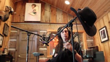 Chill out to Summertime from Justin Johnsons If Walls Could Talk Album