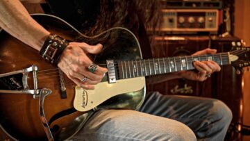Trouble No More • Smokestack Lightning • Classic Blues Guitar Fingerpicking