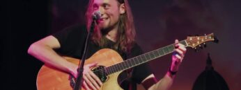 Somebody That I Used To Know – Mike Dawes (Shows and Distancing: Live in the USA)