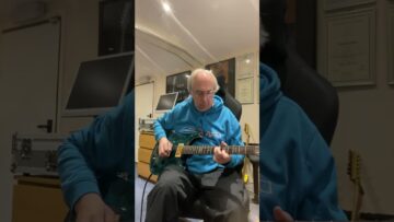 AC/DC Back in black solo😊